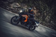 KTM-1290-SUPER-ADVENTURE-S_Action-4