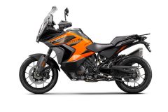 KTM-1290-SUPER-ADVENTURE-S_Studio_left