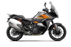 KTM-1290-SUPER-ADVENTURE-S_Studio_right-1