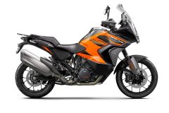 KTM-1290-SUPER-ADVENTURE-S_Studio_right